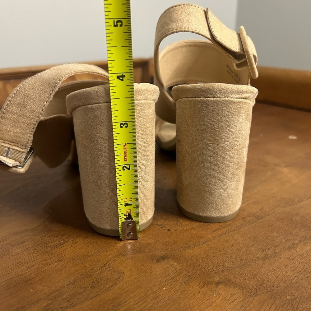 Chinese Laundry Tan Sandals - Picture 4 of 8